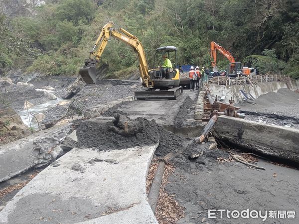 ▲今年2月太管處同仁不畏困難踏查錐麓古道。（圖／太管處提供，下同）