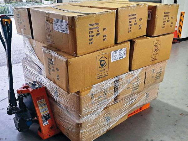 慈濟基金會準備大量物資，隨時準備送往災區。（慈濟基金會提供）