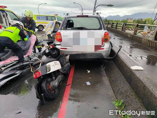 ▲▼宜蘭三星鄉大洲橋上，三車擦撞，釀4人受傷送醫。（圖／記者游芳男翻攝，下同）