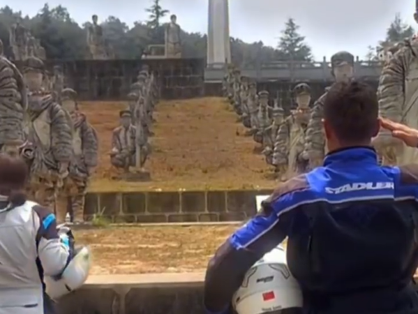 ▲▼夫妻備孕無果竟到烈士陵園求子。（圖／翻攝自微博／瀟湘晨報）