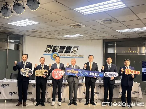 ▲警政署長張榮興邀請民間企業捐款400萬元成立檢舉車手獎金專戶，民眾檢舉車手可拿5萬。（圖／記者張君豪翻攝）