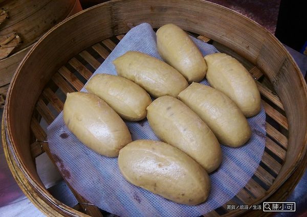 ▲▼【三和夜市美食】無名手工饅頭，在地超過40年黑糖小饅頭推薦。（圖／部落客陳小可授權提供）