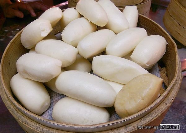 ▲▼【三和夜市美食】無名手工饅頭，在地超過40年黑糖小饅頭推薦。（圖／部落客陳小可授權提供）
