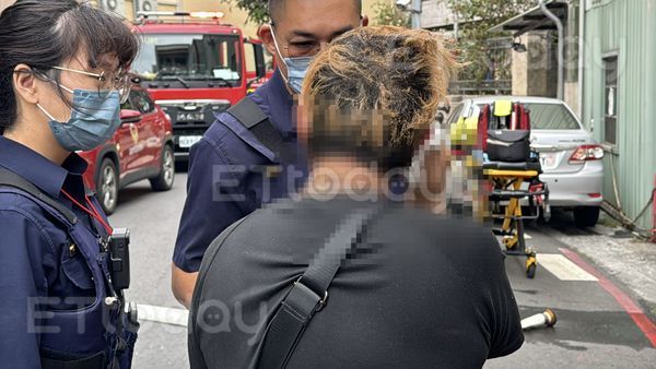 ▲▼             高雄市前鎮區瑞隆路一棟透天厝今天下午發生火警。（圖／記者吳世龍攝，下同）