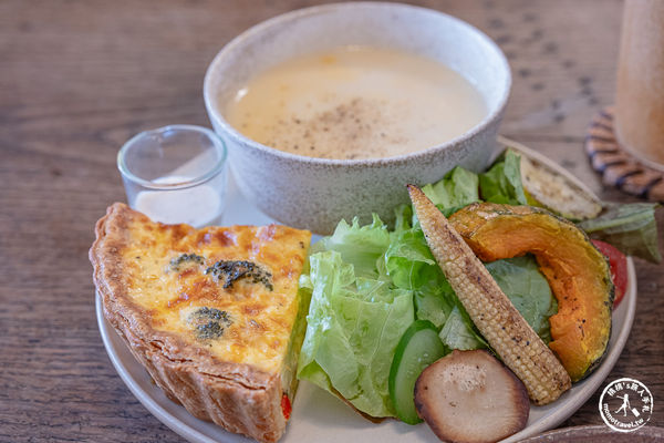 ▲▼台中大里美食|餐桌上的時光-藏身市場公園旁的老宅咖啡廳。（圖／部落客桃桃授權提供）