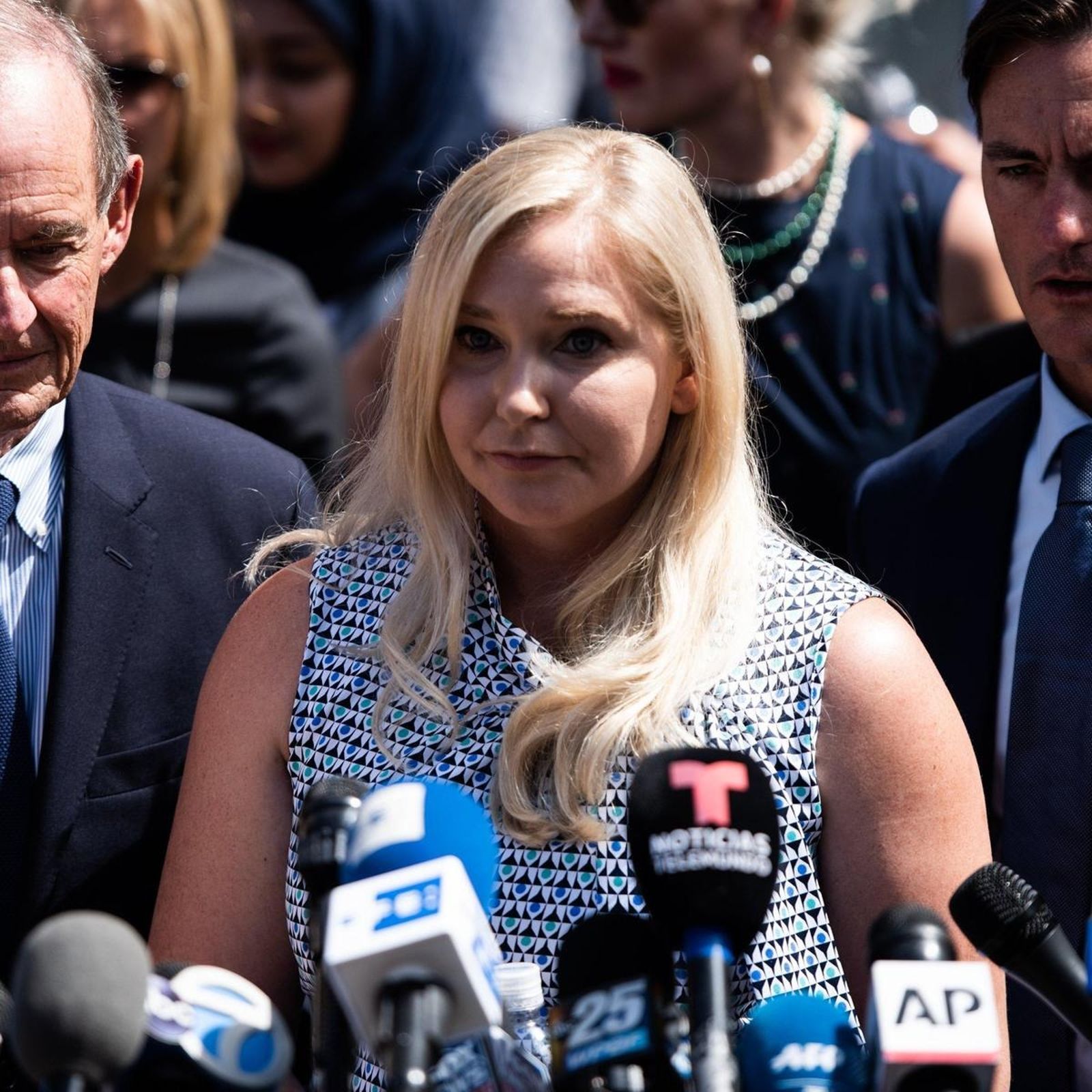 淫魔艾普斯坦受害者突曝「全身瘀青照」！　自爆重傷住院：剩4天可活