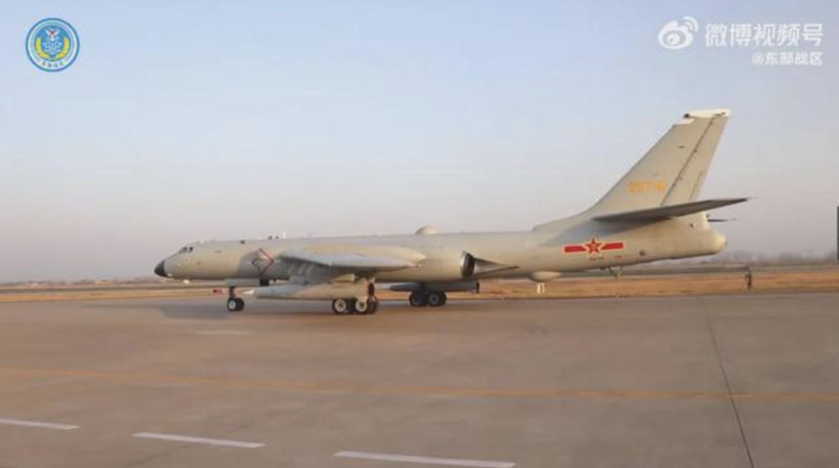 ▲解放軍空軍轟-6K掛載「鷹擊-21」高超音速導彈參與軍演。（圖／翻攝微博）