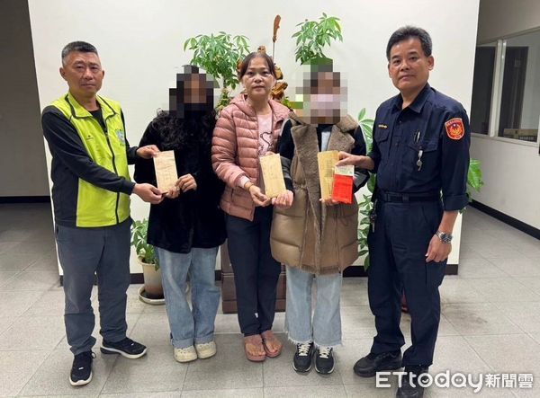 ▲枋寮警分局東海派出所長藍清輝會同慈善團體捐款助人              。（圖／記者陳崑福翻攝）