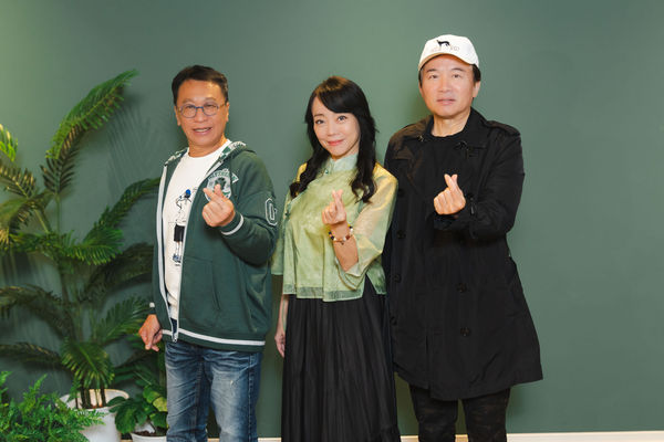 ▲《九如一家人》茶敘，左起游安順、范瑞君、孫鵬。（圖／大愛提供）