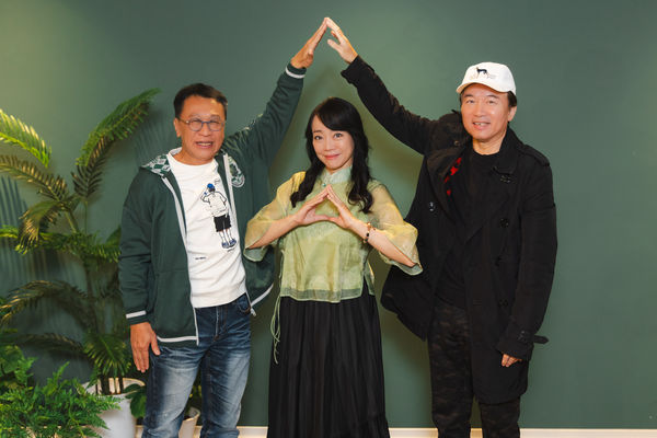 ▲《九如一家人》茶敘，左起游安順、范瑞君、孫鵬。（圖／大愛提供）