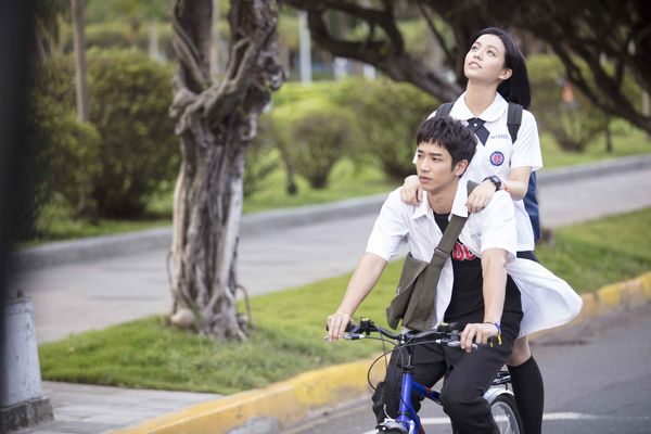 ▲謝駿毅執導，劉以豪、宋芸樺主演的《帶我去月球》，改編自第六屆拍台北電影劇本徵選銀獎《雨生台北》。（圖／好好電影工作室提供）