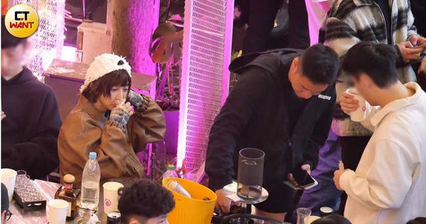 拍完照後，溫妮與男友來到信義區的露天酒吧。（圖／本刊攝影組）