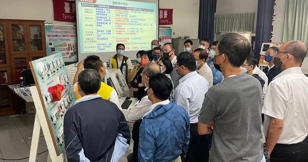 高層建築物防災中心服勤人員原由各地縣市消防局訓練、授證，今年起消防局全面退出，改由特定民間機構接手，暴漲百倍的課程收費令人心驚。（圖／翻攝自台南市政府官網）