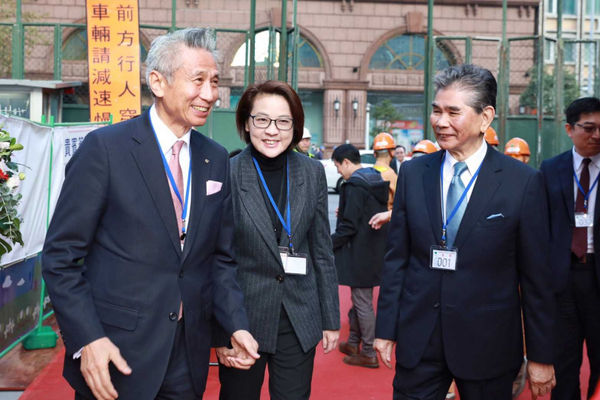正義國宅都更案花了26年，中間歷經宏國、富邦等集團參與整合，最終在三圓王光祥（左）的加入後，與葉松年（右）兩人攜手完成改建。（圖／報系資料庫）