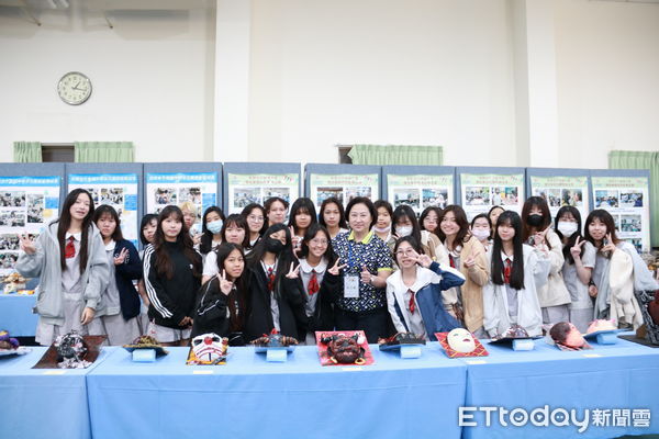 ▲台南市長榮女中的畢業成果展，美容科、時尚造型科分別展出美髮、面具、美甲作品，餐飲科則是藝術麵包、飲調、烘焙等，成果的展現令人驚豔。（圖／記者林東良翻攝，下同）