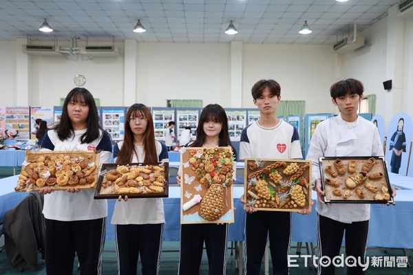 ▲台南市長榮女中的畢業成果展，美容科、時尚造型科分別展出美髮、面具、美甲作品，餐飲科則是藝術麵包、飲調、烘焙等，成果的展現令人驚豔。（圖／記者林東良翻攝，下同）