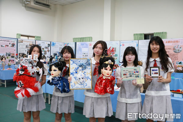 ▲台南市長榮女中的畢業成果展，美容科、時尚造型科分別展出美髮、面具、美甲作品，餐飲科則是藝術麵包、飲調、烘焙等，成果的展現令人驚豔。（圖／記者林東良翻攝，下同）