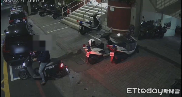 ▲▼老公接應             。（圖／記者陳宏瑞翻攝）