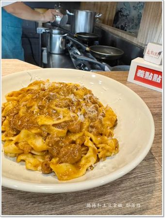 ▲▼義點點a little pasta。苓雅市場內 招牌手工義大利麵Carbonara。每日限量5份。（圖／部落客捲捲和土豆拿鐵授權提供）