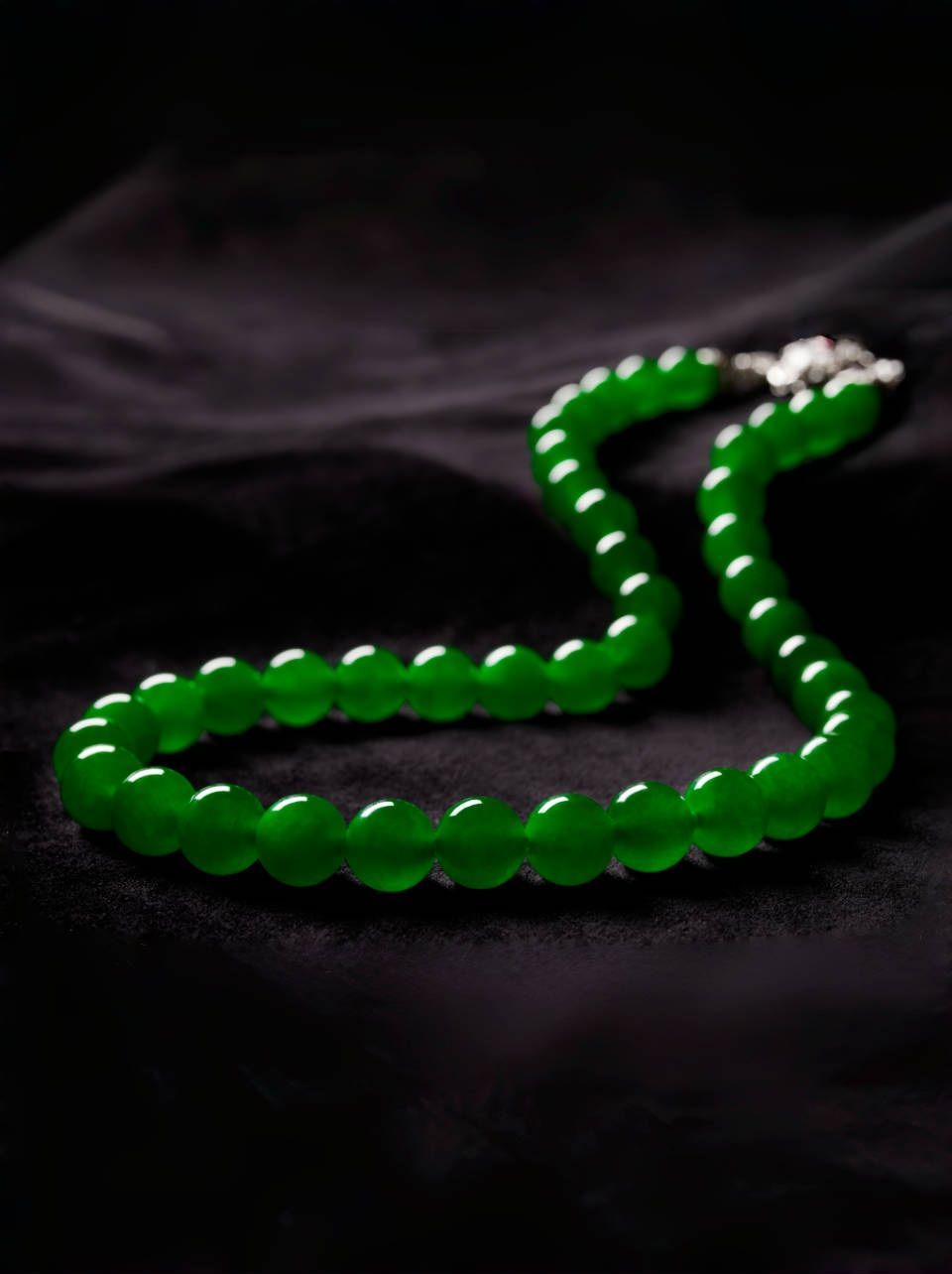 保利香港拍賣,保利香港,春季拍賣會,拍賣,台北,預展,藝術展覽,中國書畫,倪瓚,與茂實徵君侍史札,中國古董珍玩,芝仙祝壽圖碗,清雍正,現當代藝術,梁遠葦,無題,珠寶,帝王綠翡翠珠配紅寶石及鑽石項鏈,鐘錶,Richard Mille（圖／保利香港拍賣提供）