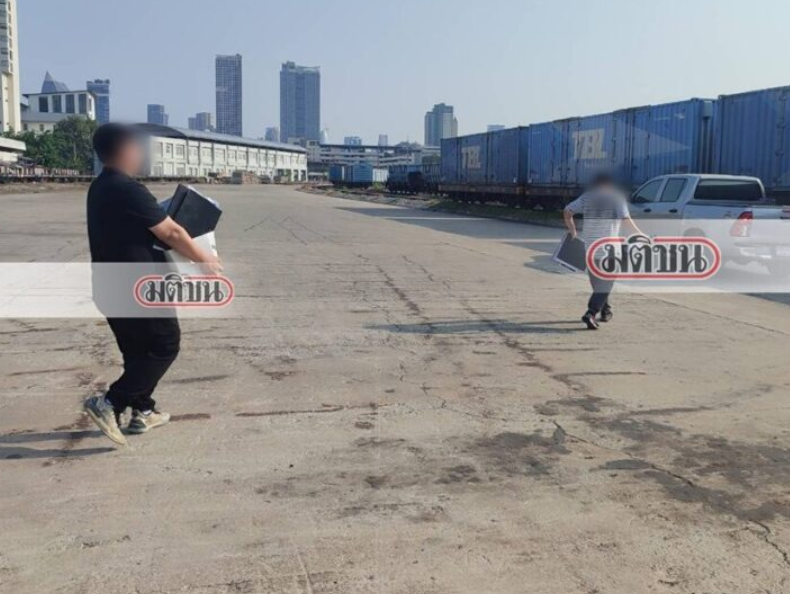 ▲4名中國男子被發現闖入倒塌大樓的工地現場，將文件「偷渡」出去。（圖／翻攝自民意報）