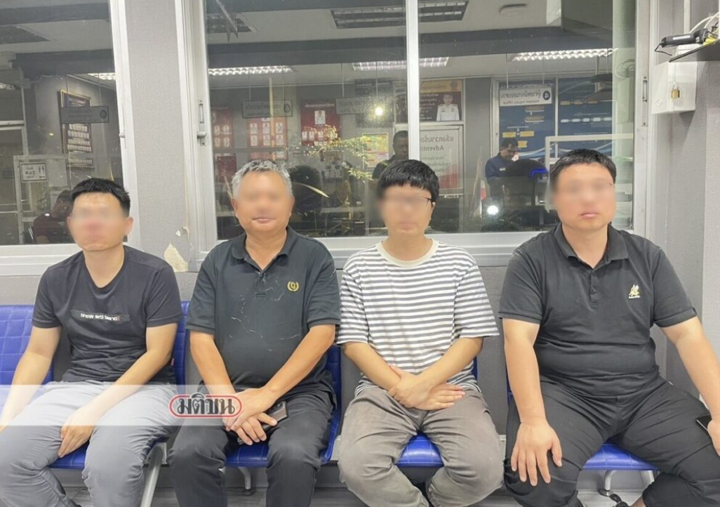 ▲4名中國男子被發現闖入倒塌大樓的工地現場，將文件「偷渡」出去。（圖／翻攝自民意報）