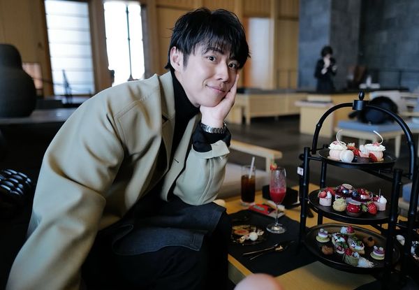 ▲▼前去日本旅遊的中國人沒禮貌舉動引人厭煩，日網找上出身中國的型男CEO黃皓抱怨。（圖／翻攝自IG）