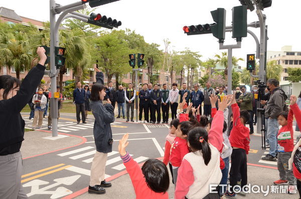 ▲台南市長黃偉哲2日至光賢交通公園視察時指出，透過交通公園的建置，希望能讓正確的用路觀念深入各年齡層，市府也將持續宣導，鼓勵各級學校善用這寶貴的教育資源，透過體驗式學習提升交通安全意識。（圖／記者林東良翻攝，下同）