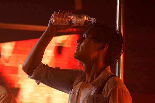 ▲illkin（左）和PP Krit（右）相識多年，合作《冥婚鬧泰大》默契十足，靠眼神就能觸發彼此情感。（圖／金盞花大影業提供）