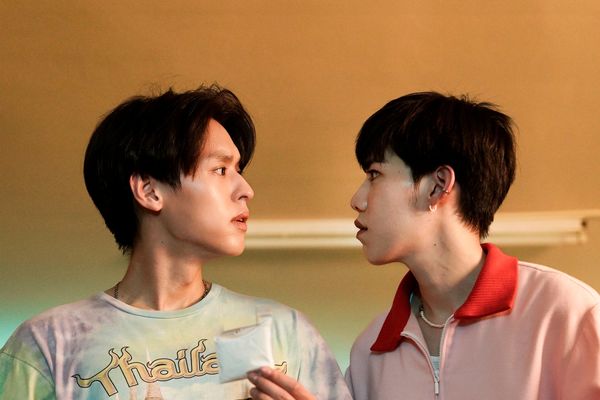 ▲illkin（左）和PP Krit（右）相識多年，合作《冥婚鬧泰大》默契十足，靠眼神就能觸發彼此情感。（圖／金盞花大影業提供）