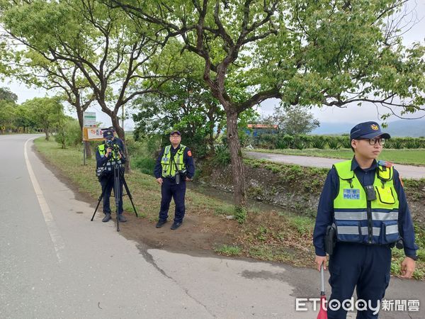 ▲▼玉里分局預估公墓周邊道路將湧現人、車潮，提醒駕駛人務必減速慢行、注意行人安全。（圖／玉里警分局提供，下同）