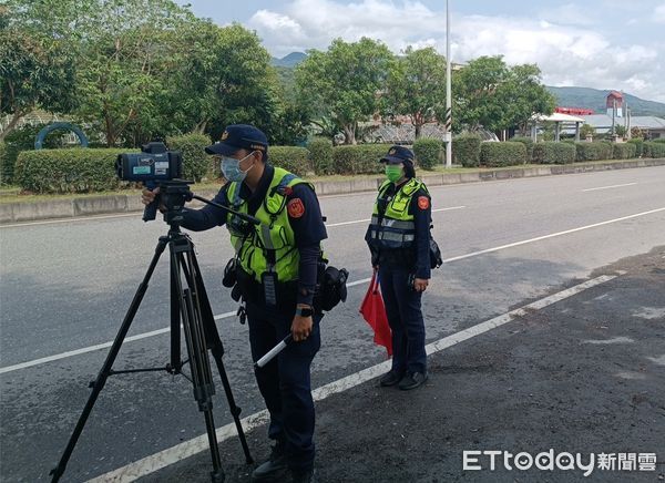 ▲▼玉里分局預估公墓周邊道路將湧現人、車潮，提醒駕駛人務必減速慢行、注意行人安全。（圖／玉里警分局提供，下同）