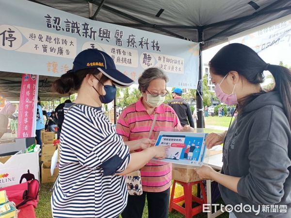 ▲▼花蓮衛生局表示，選擇醫療服務時，注意「停、看、聽」避免誤信誇大不實的廣告，免得花錢又傷身。（圖／花蓮衛生局提供，下同）