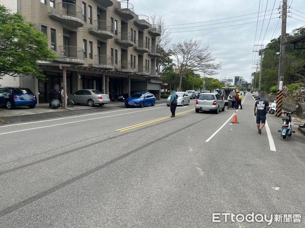 ▲苗栗通霄鎮中正路今早發生死亡事故，88歲老婦人穿越馬路遭轎車撞飛慘死。（圖／記者楊永盛翻攝）