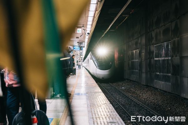 ▲▼「太魯閣的眼淚」罹難者家屬重返台鐵事故隧道，見證紀念之光點亮。（圖／太魯閣的眼淚提供）