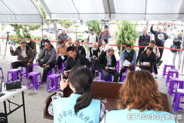 ▲▼    嘉義分署法拍會併同打詐宣導及公益設攤法拍成績亮眼土庫3樓透天厝820萬元賀成交    。（圖／法務部行政執行署嘉義分署提供）