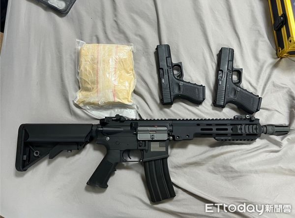 ▲苗栗賭場糾紛引發跟桃園幫派份子尋仇，警方掃蕩黑幫多處據點，逮捕9人、起獲毒品和道具槍。（圖／記者楊永盛翻攝）