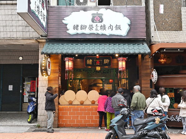 ▲▼台中豬腳榮冬瓜爌肉飯，排隊人潮沒停過。（圖／部落客糖糖提供）