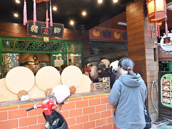 ▲▼台中豬腳榮冬瓜爌肉飯，排隊人潮沒停過。（圖／部落客糖糖提供）