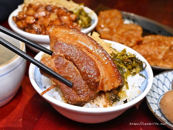 ▲▼台中豬腳榮冬瓜爌肉飯，排隊人潮沒停過。（圖／部落客糖糖提供）