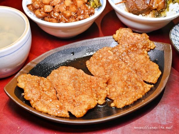 ▲▼台中豬腳榮冬瓜爌肉飯，排隊人潮沒停過。（圖／部落客糖糖提供）