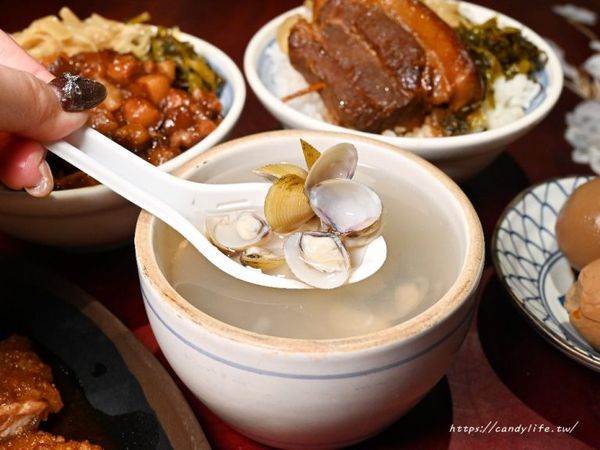 ▲▼台中豬腳榮冬瓜爌肉飯，排隊人潮沒停過。（圖／部落客糖糖提供）