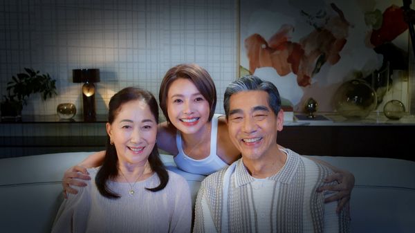 ▲吳婉君為義大利傢具品牌拍攝廣告。（圖／NATUZZI拉圖誌提供）