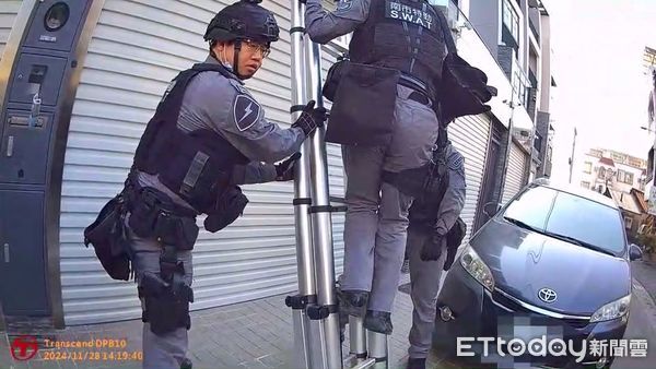 ▲▼竹聯幫在全台遍設詐騙機房，獲利5千多萬元，刑事局攻堅逮25人，全部收押。（圖／警方提供，下同）