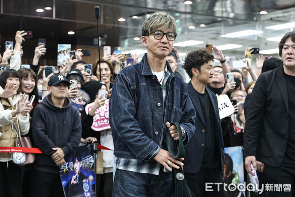 ▲木村拓哉訪台，熱情與粉絲合影。（圖／記者林敬旻攝）