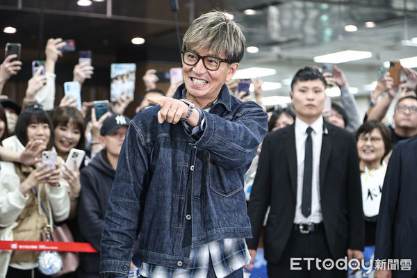 ▲木村拓哉訪台，熱情與粉絲合影。（圖／記者林敬旻攝）