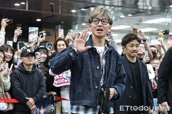 ▲木村拓哉訪台，熱情與粉絲合影。（圖／記者林敬旻攝）