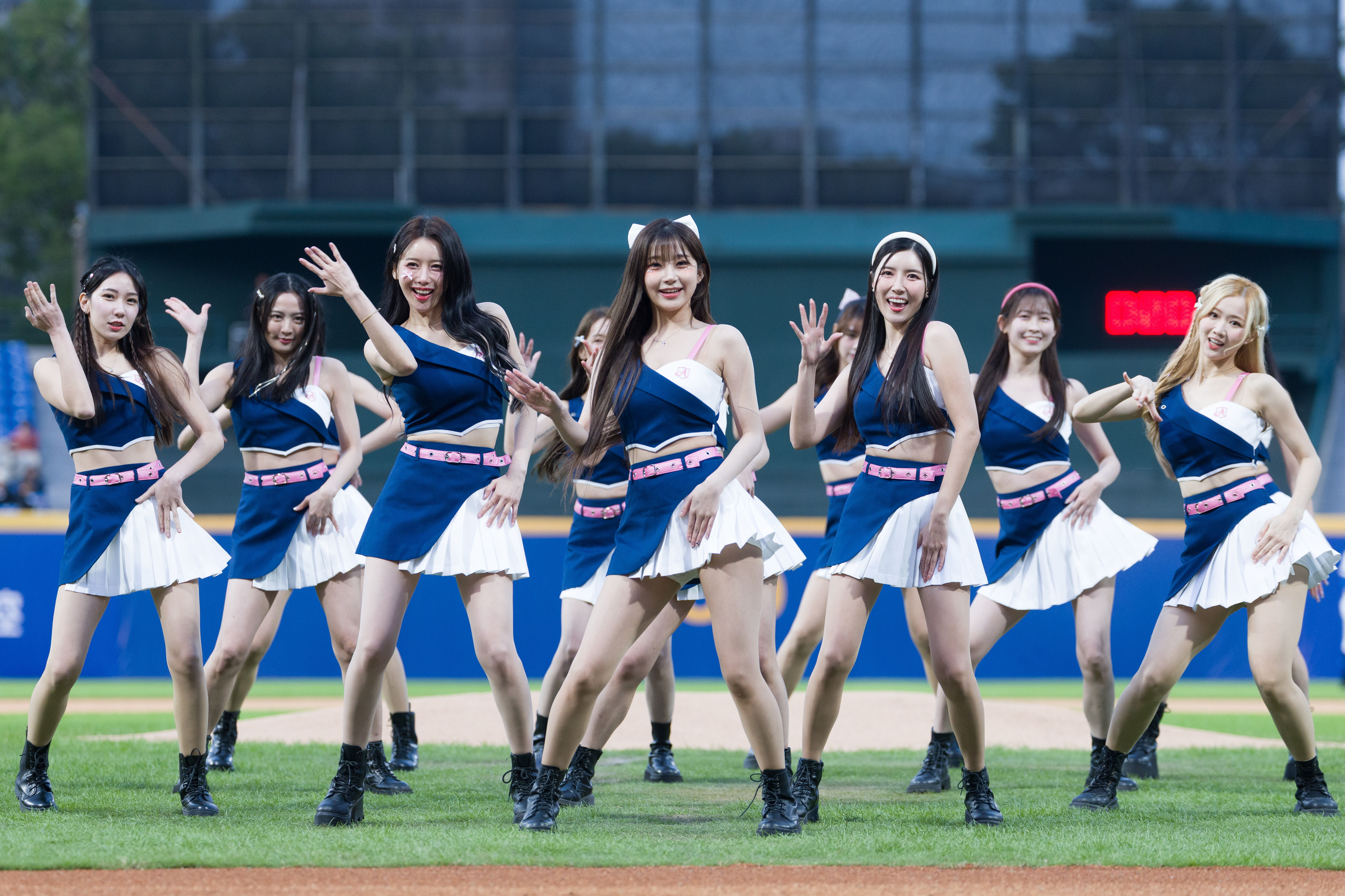 ▲▼富邦悍將啦啦隊賽前表演。（圖／富邦悍將提供）