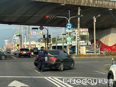 自小客水箱空了急下交流道 屏東暖警助排除