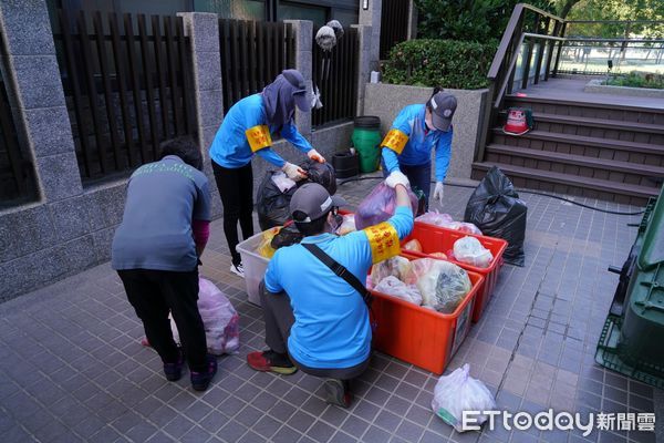 ▲員林市社區出妙招，在垃圾袋外寫戶名或貼標籤，提升資源回收垃圾減量功效。（圖／員林市清潔隊提供）